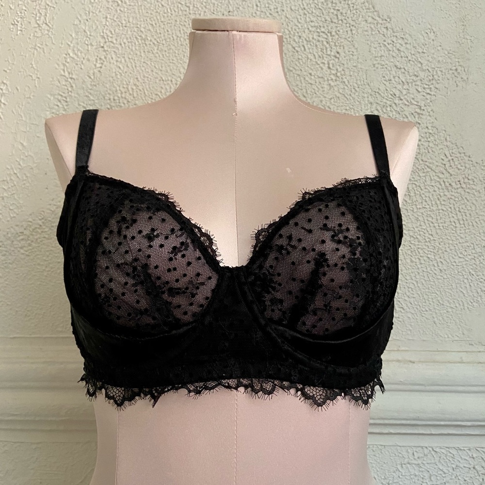 Victoria’s Secret lace bra 34DDD